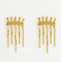 Load image into Gallery viewer, Gold flirty crown earrings