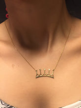 Load image into Gallery viewer, Gold crown necklace