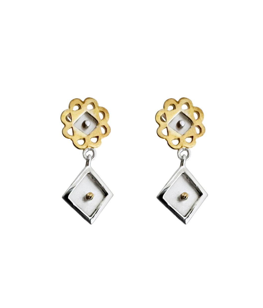 Yellow gold plated silver earrings embelished with mother-of-pearl