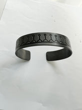 Load image into Gallery viewer, Oxidized silver MEN bangle