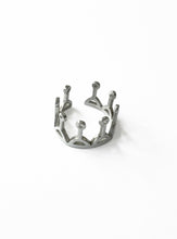 Load image into Gallery viewer, Silver crown cuff earring
