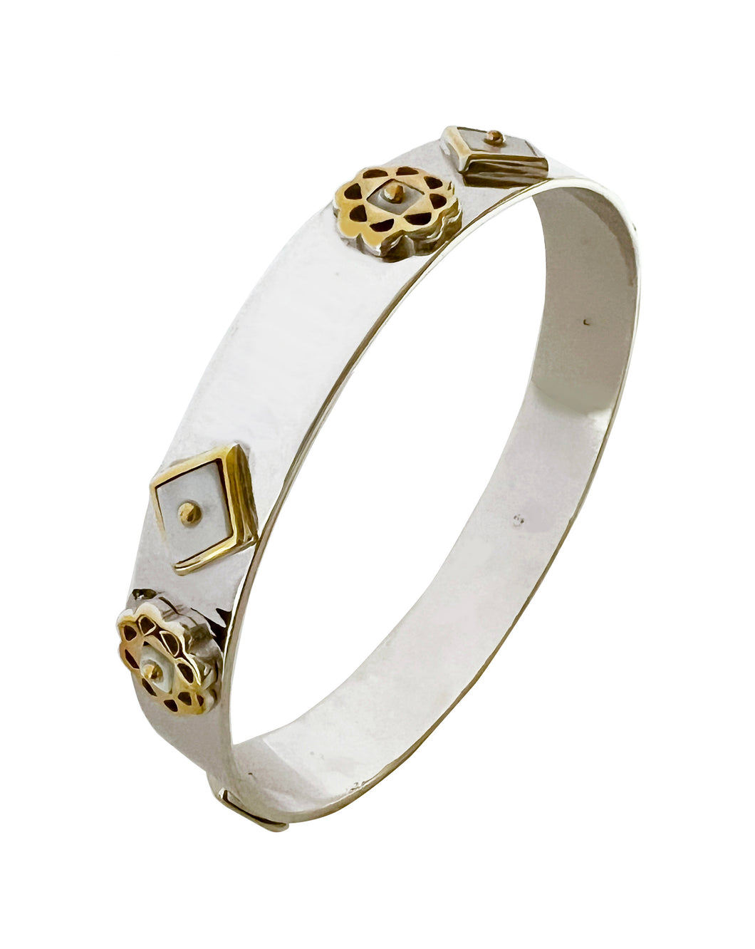 Yellow gold plated silver bangle embelished with mother-of-pearl