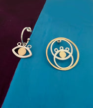 Load image into Gallery viewer, Silver with yellow gold plated asymmetrical eye earrings
